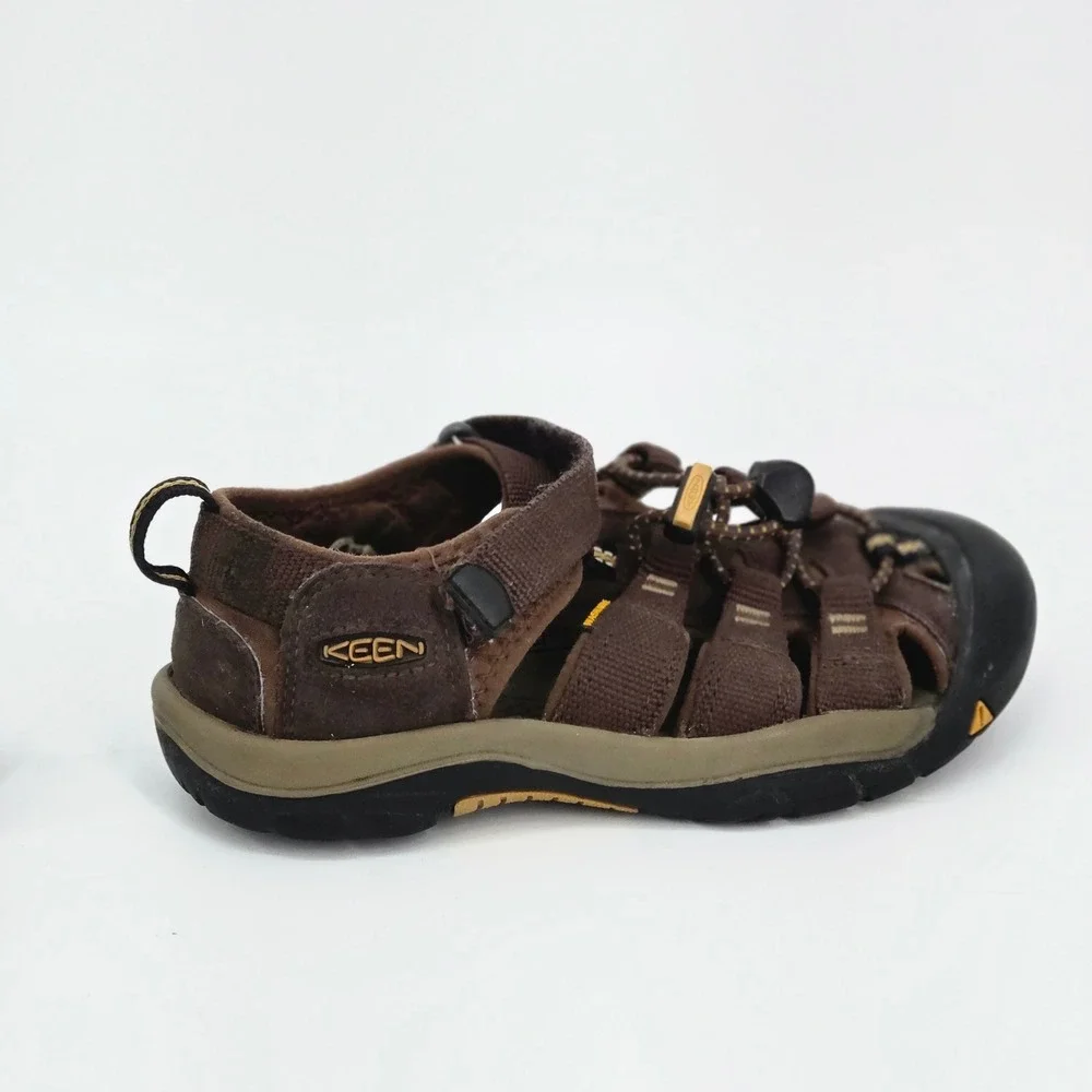KEEN Newport H2 Brown Dark Earth Gorpcore Hiking Sandals Size Youth 2 EU 34 21CM
